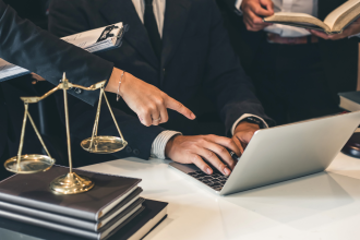Dr. Jonatas Lucena analisa casos de vendas falsas no Facebook Marketplace que geram prejuízos e processos judiciais.