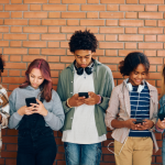 Edinei Jara de Oliveira analisa como a Geração Alpha deve redefinir o futuro do consumo e elevar as exigências sobre autenticidade e inovação das marcas.