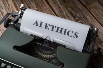Máquina de escrever antiga com a expressão “AI Ethics” datilografada em uma folha de papel.